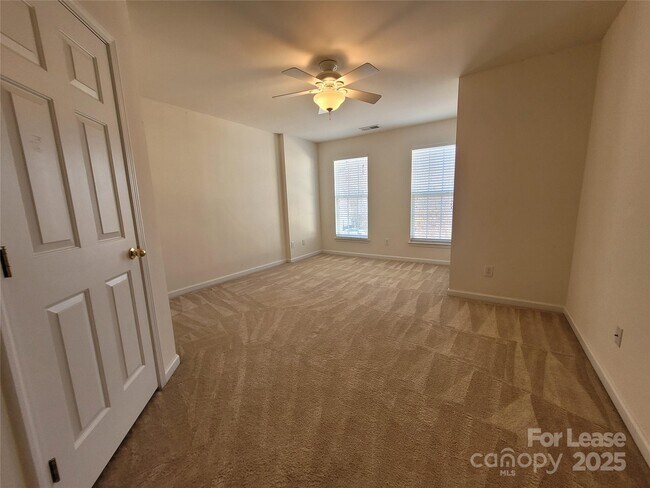 Building Photo - 120 N Arcadian Way