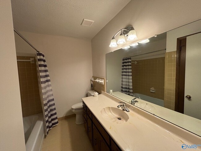 Building Photo - 1925 Lynnbrook Dr SW