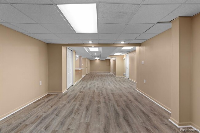 Building Photo - 45419 Glengarry Blvd