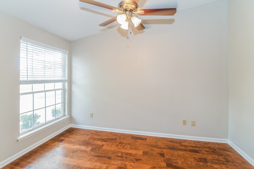 Building Photo - 12251 Rochford Ln