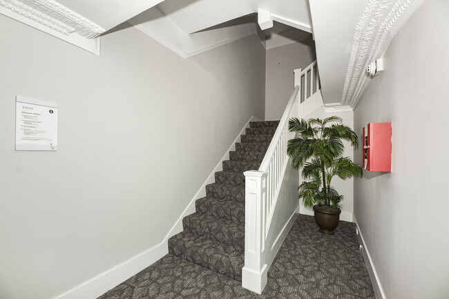 Interior Photo - 1720 Leavenworth