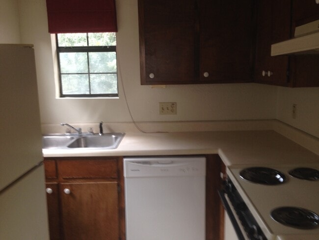 Building Photo - 1 bedroom 1 bath downtown location