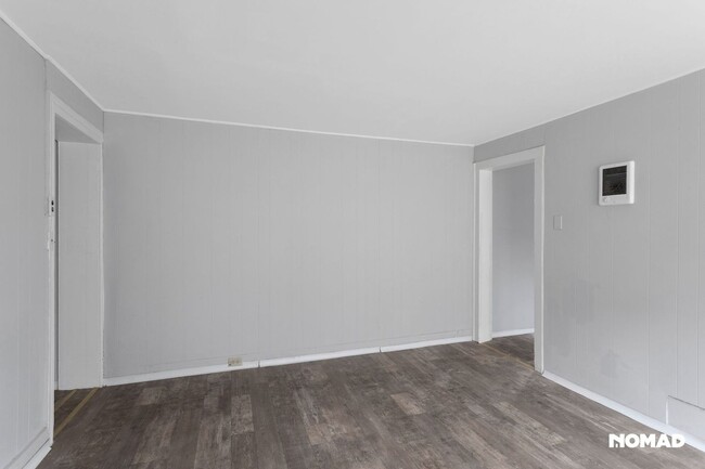 Building Photo - Charming 1BR Duplex in Salem