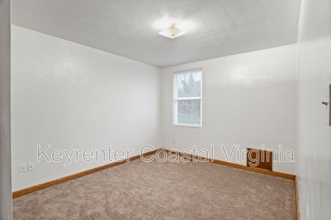 Building Photo - 1010 Quash St