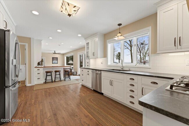 Building Photo - 7 Hill Rd