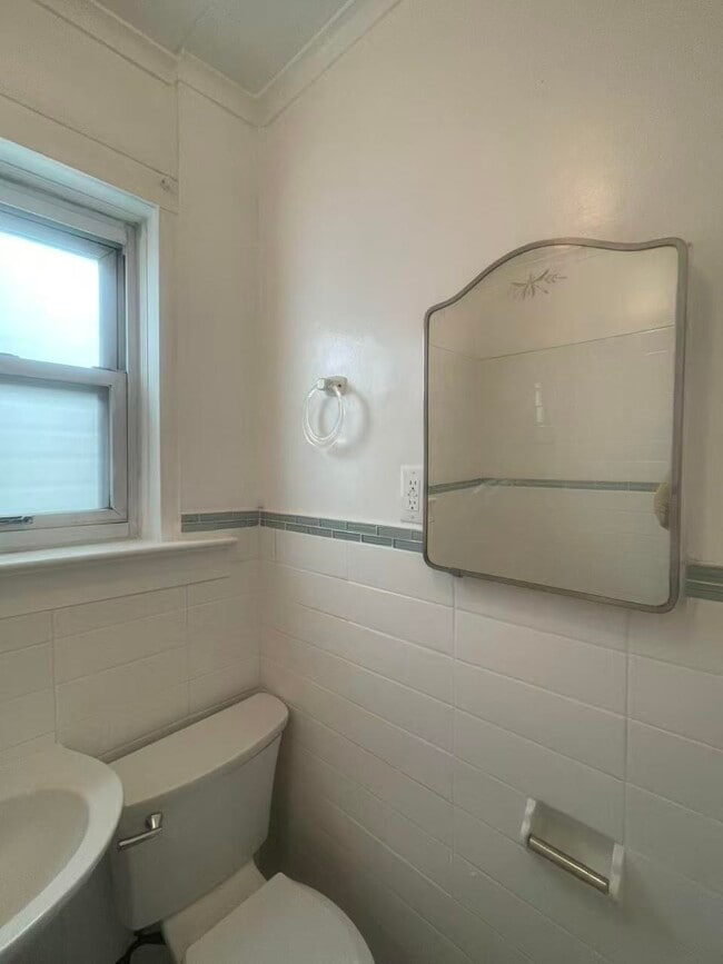 Building Photo - 109 70th St