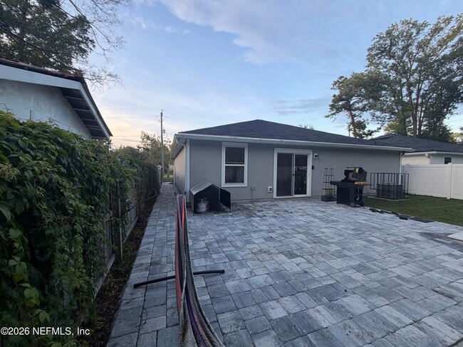 Building Photo - 118 Thomas Ave