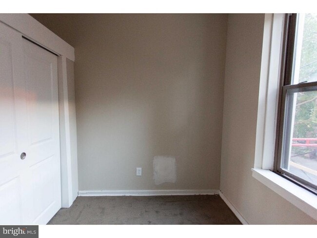 Building Photo - 413 S 11th St