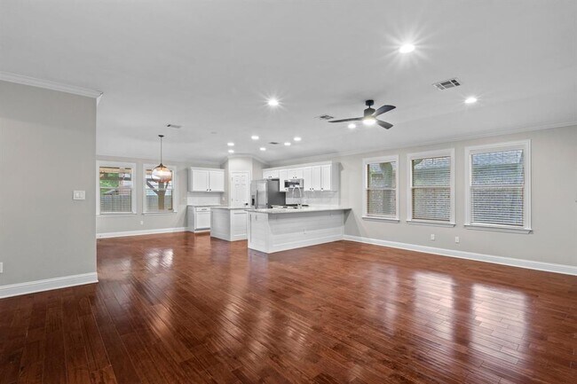 Building Photo - 309 Creek Ridge Ln