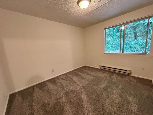 Building Photo - Bellevue Home