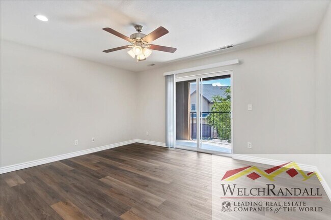 Building Photo - Stylish 3-Bed, 2-Bath Condo in the Heart o...
