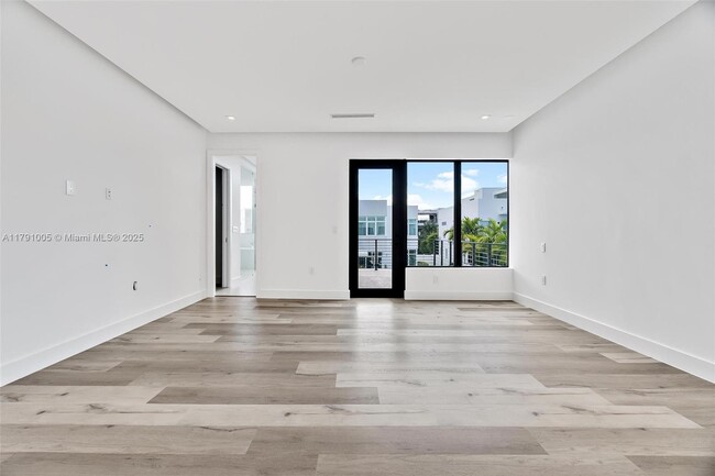 Building Photo - 6818 NW 104th Ct