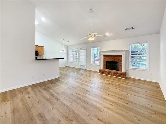 Building Photo - 3385 Stoneleigh Run Dr NE