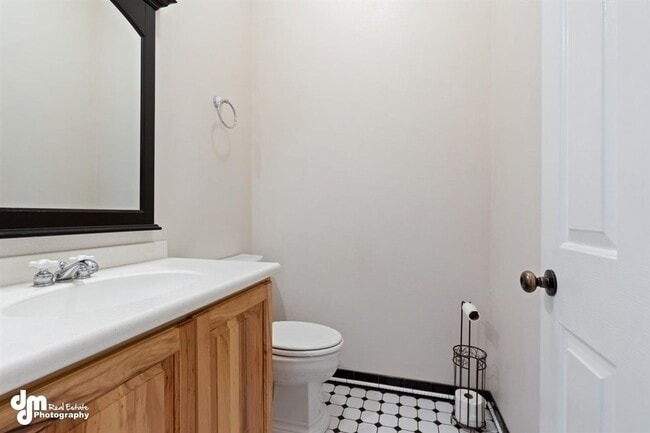 Building Photo - Gorgeous Palmer Home!