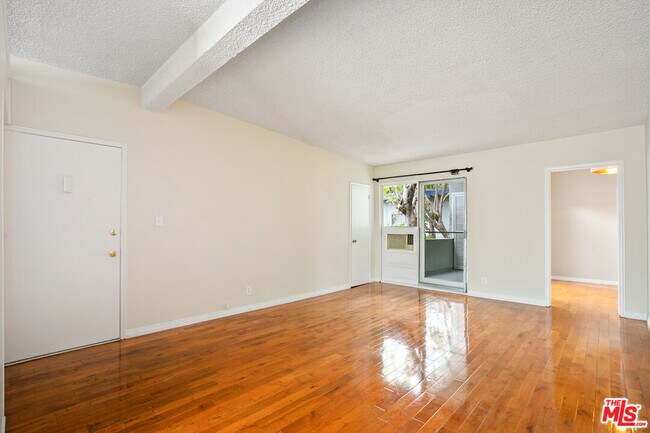 Building Photo - 941 N San Vicente Blvd