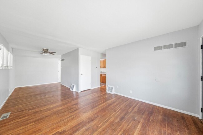 Building Photo - 10700 Spring Garden Dr