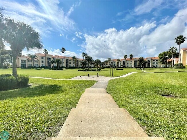 Building Photo - 120 Yacht Club Way