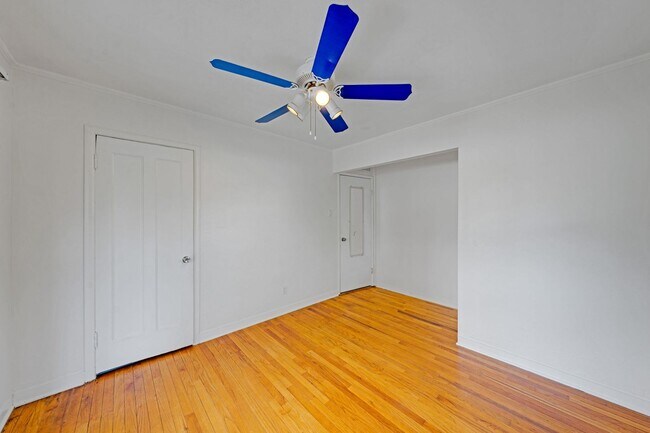 Building Photo - Private 2-Bedroom Fair Oaks Duplex with Gated Driveway & Garage!
