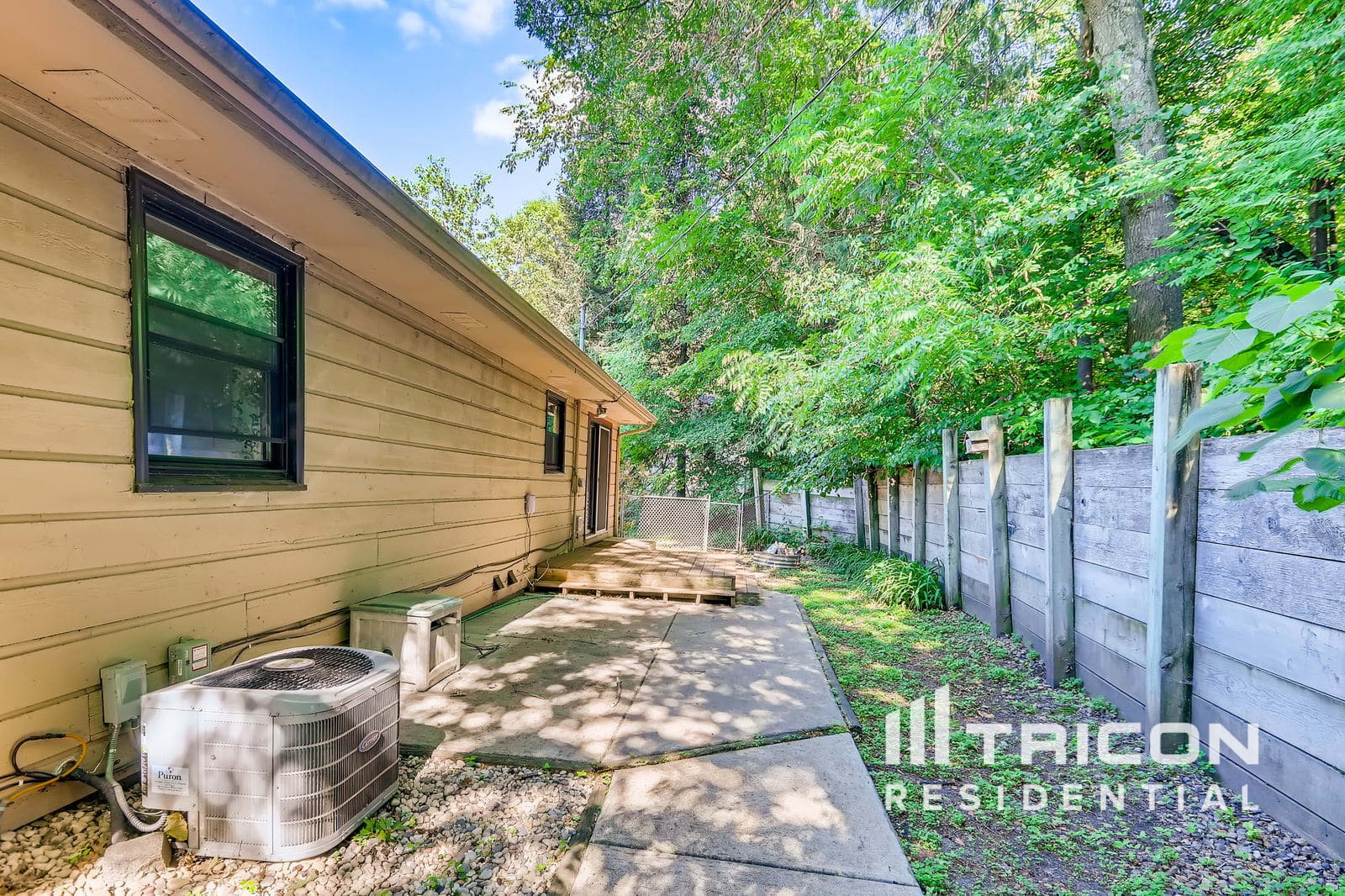 Building Photo - 3409 Brookview Dr