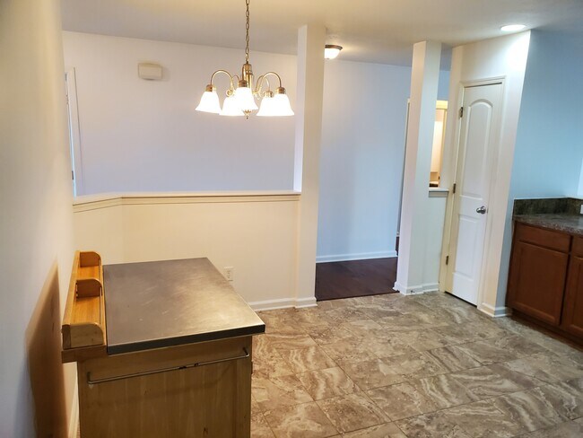 Building Photo - 413 Shade Tree Ct