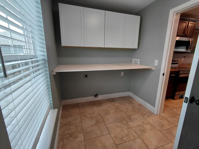 Building Photo - Beautiful home close to post