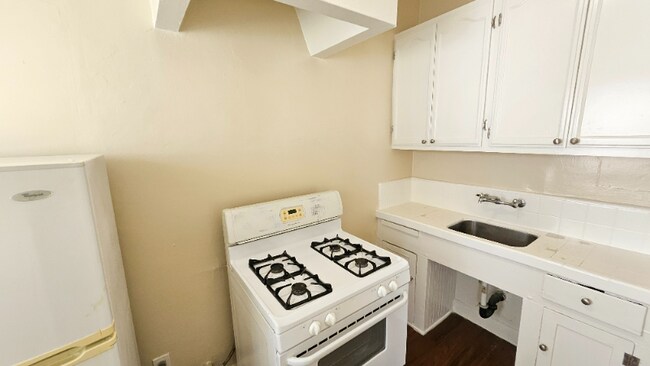 Building Photo - 727 S Coronado St