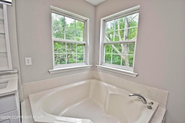 Building Photo - 557 Marco Way