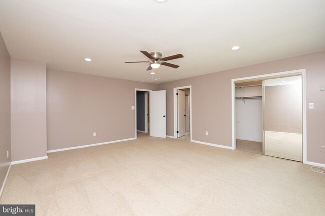 Building Photo - 322 Kings Croft Dr