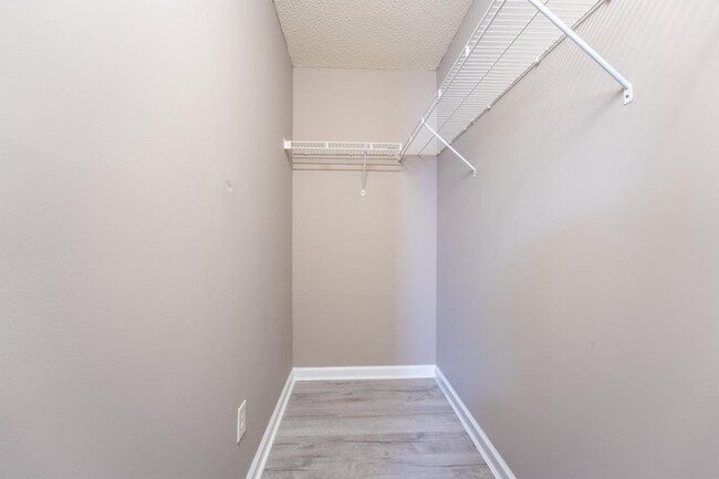 Building Photo - 334 Hawthorne Oaks Way