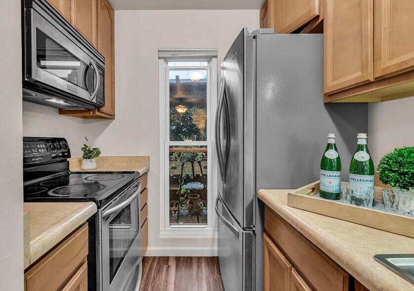 Kitchen - 1411 Creekside Dr