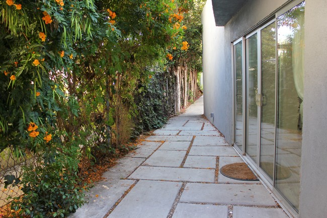 private front yard space - 1753 16th St