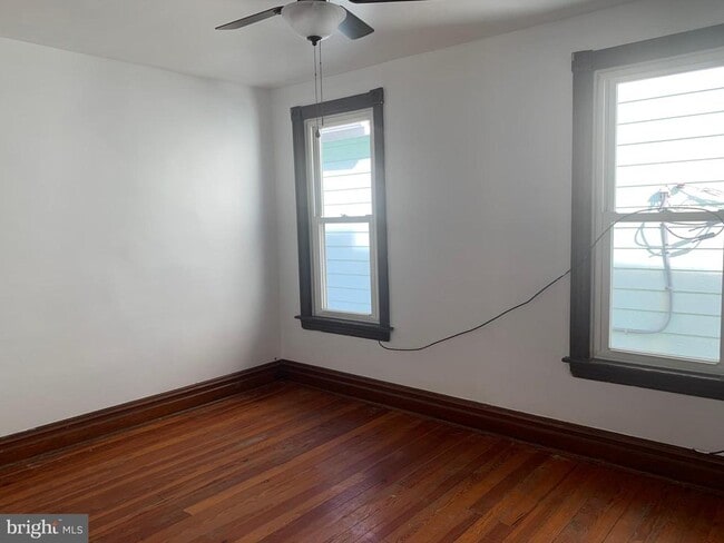 Building Photo - 305 W North St