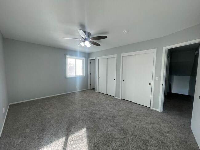 Building Photo - Home For Rent Bellevue.