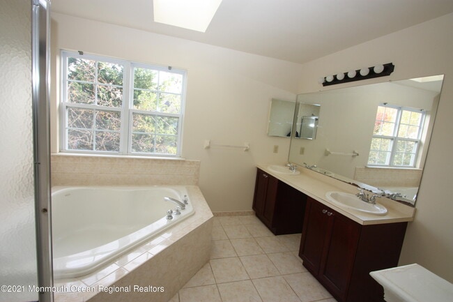 Building Photo - 86 Banyan Blvd