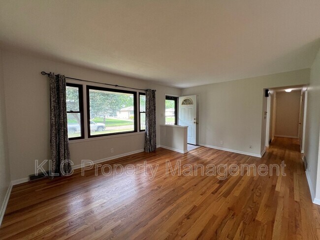 Building Photo - 255 Waukee Ave