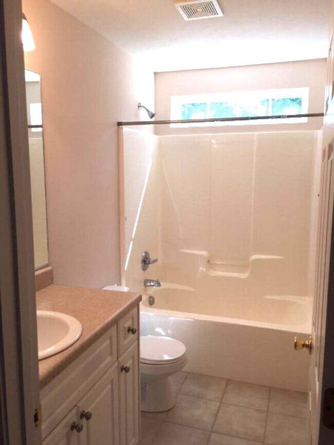 Building Photo - 913 Cabot Cove