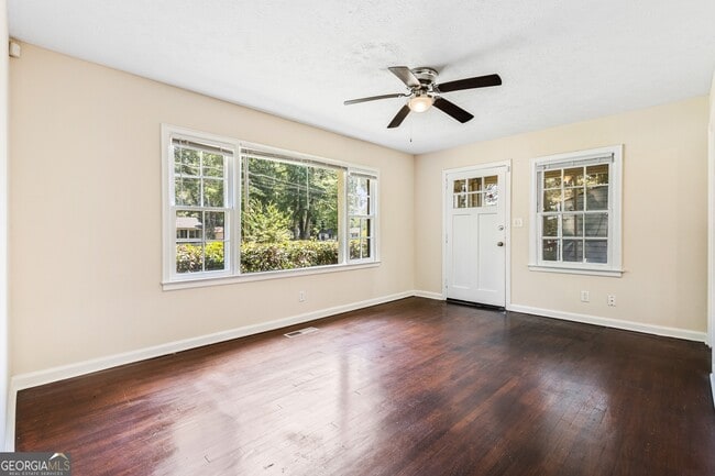 Building Photo - 4150 Hanes Dr
