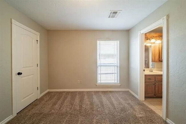 Building Photo - 1105 Kelsi Dr