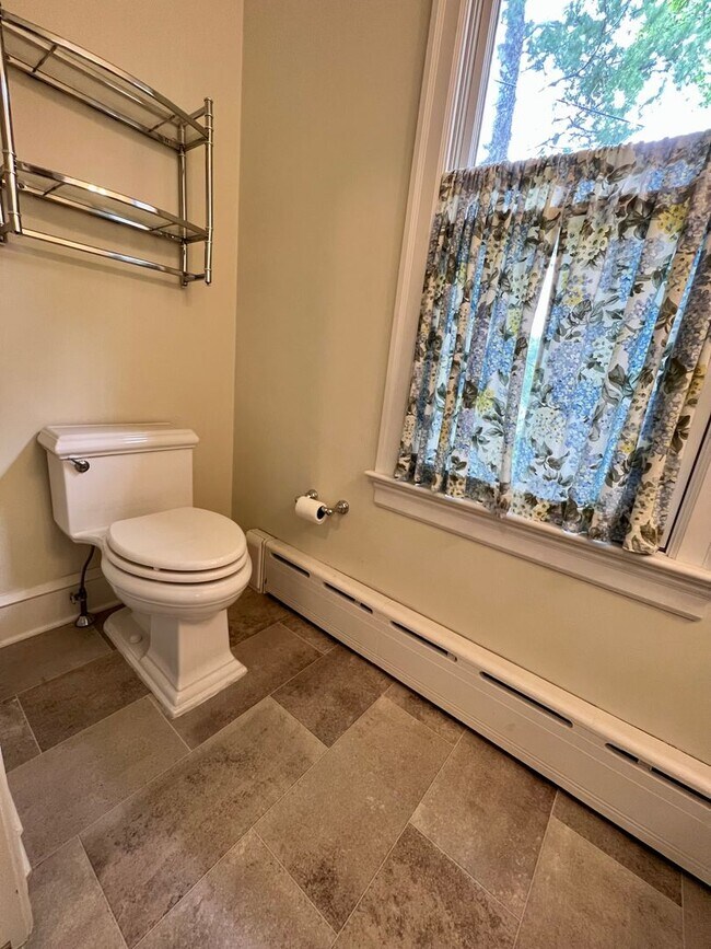 Building Photo - Gorgeous 3-Bedroom Home in Narberth! Avail...