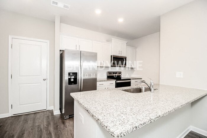 Building Photo - 321 Bascomb Crst