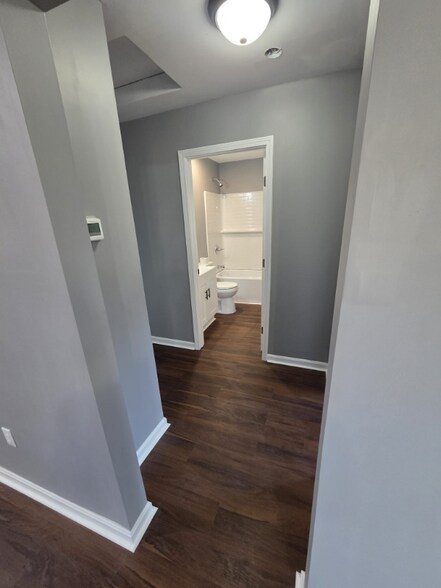 Building Photo - 513 N Miles St