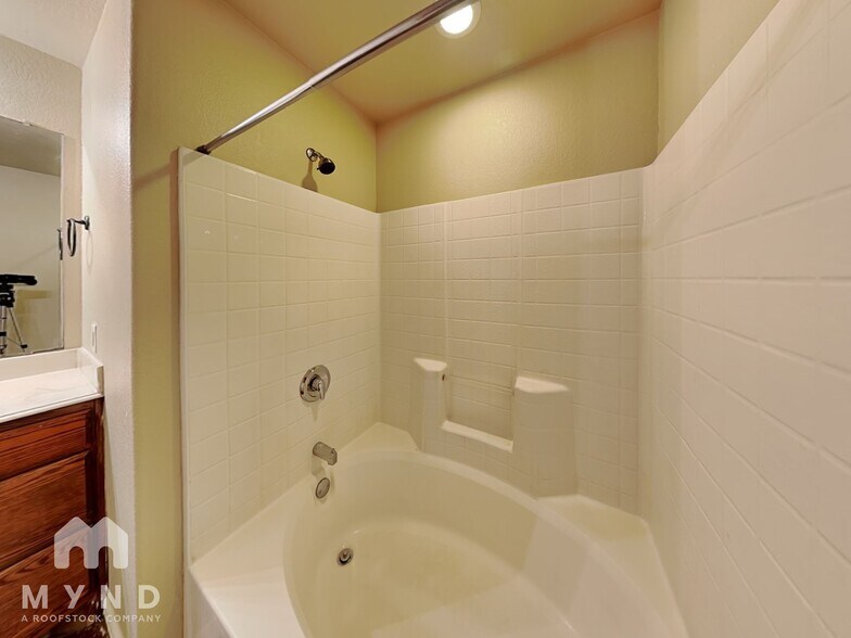 Building Photo - 106 Jolin Ln