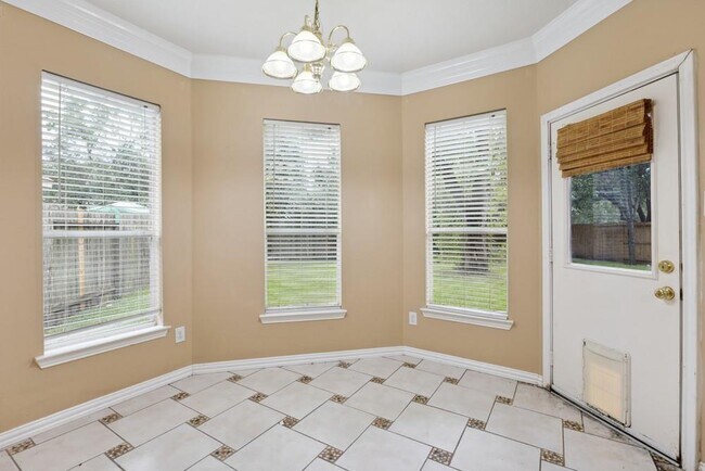 Building Photo - 14111 White Oak Gardens Dr