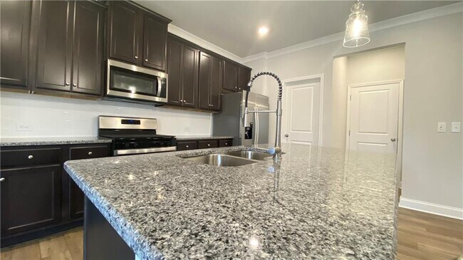 Building Photo - 4587 Silver Oak Dr SW