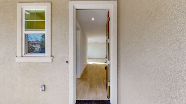 Building Photo - 2782 Sassy St