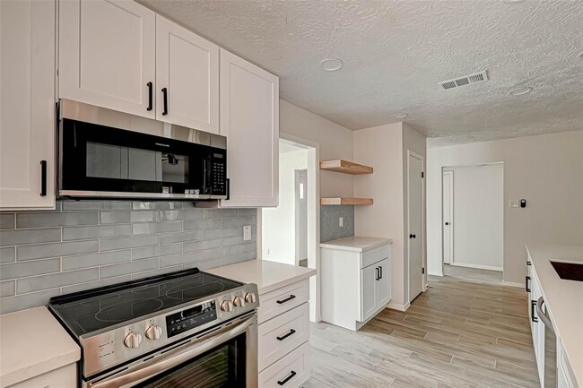 Building Photo - 2330 Grindstone Ln
