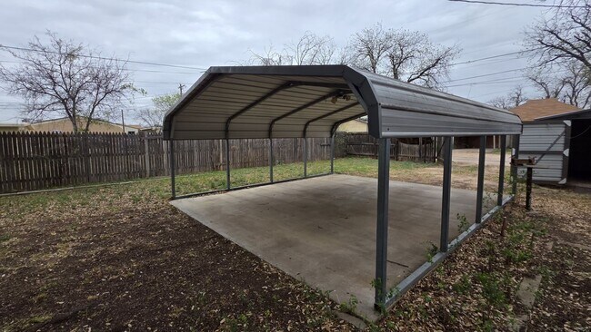 Building Photo - Rehabbed 3 Bedroom, 1 bath home COMING SOON!