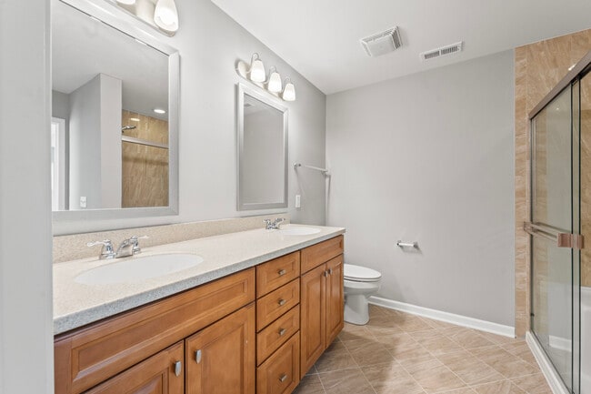 Building Photo - 7077 Hidden Green Cir