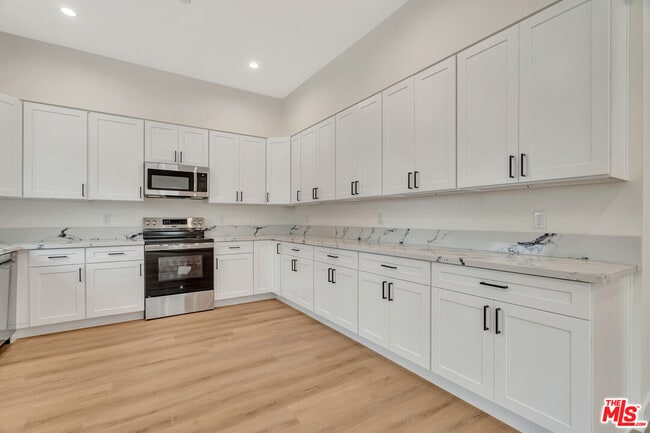 Building Photo - 11108 Norris Ave