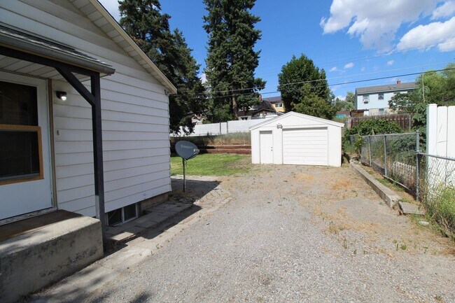 Building Photo - 6112 N Driscoll Blvd